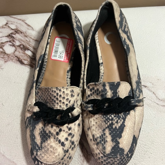 Journey + Crew Women’s 8  Slip On Flat Shoes Loafers Animal Print Comfort - Picture 2 of 10